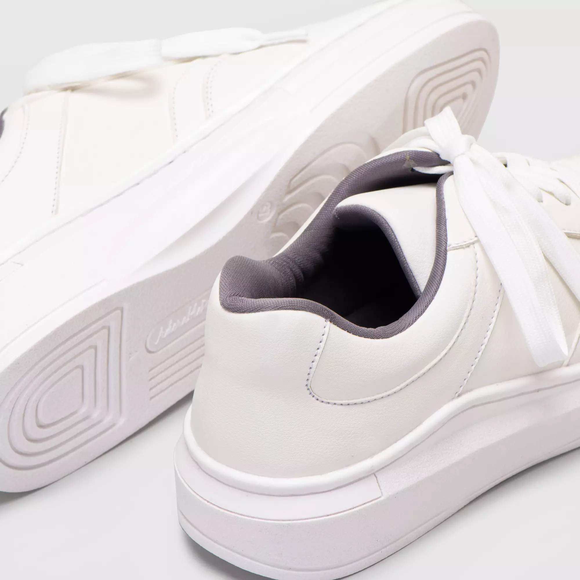 Saldana Sneakers White