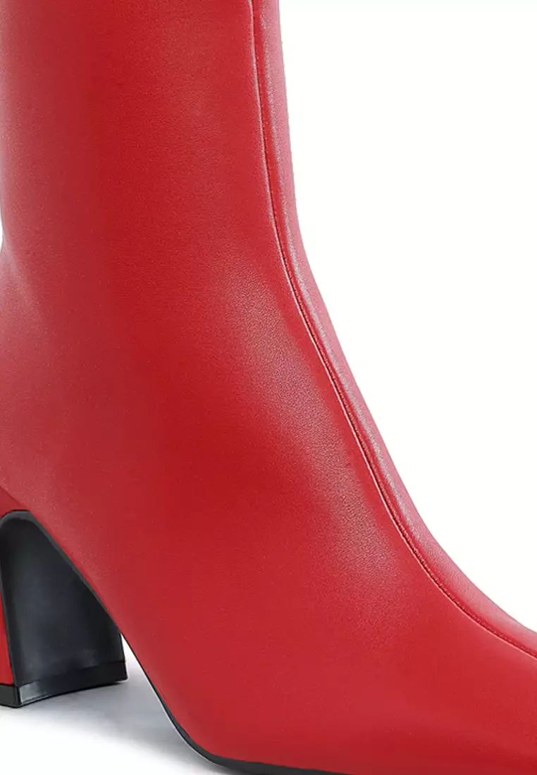 Sepatu bot ujung persegi berbahan kulit imitasi berwarna merah