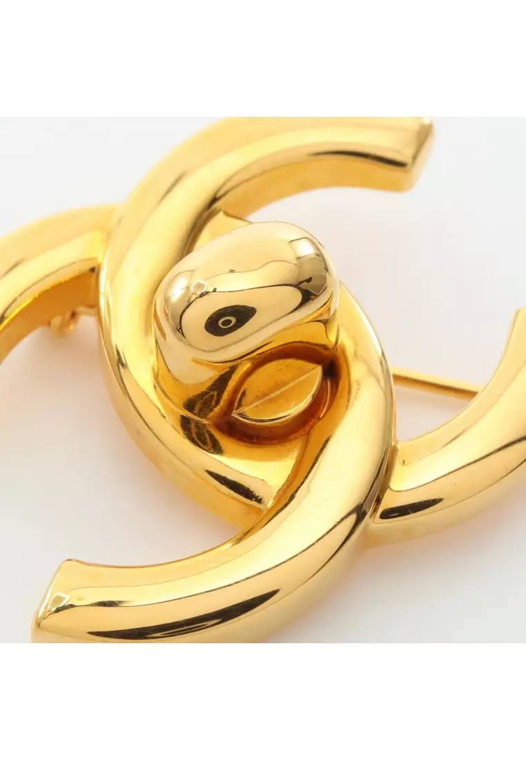 Chanel Pre-Loved Chanel coco mark turn lock brooch GP gold 96A