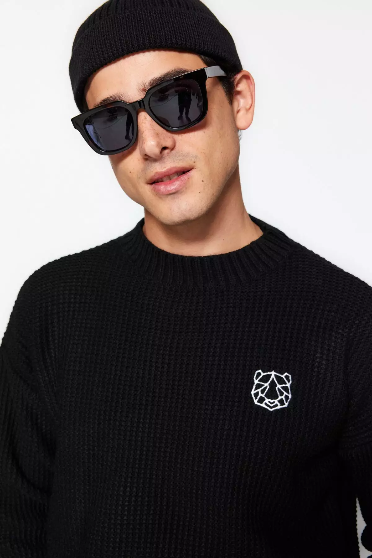 Black Oversize Fit Wide Fit Crew Neck Embroidered Knitwear Sweater TMNAW24KZ00032