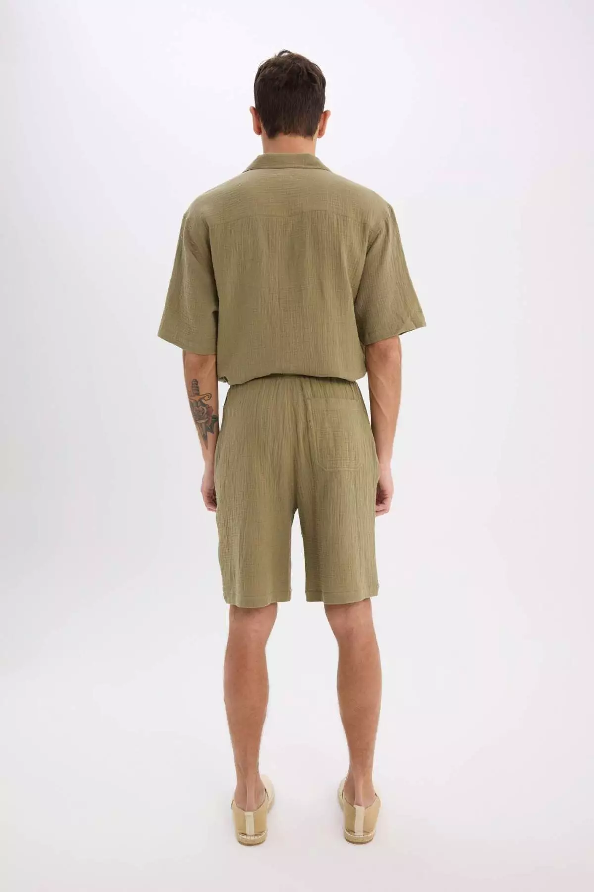 100% 棉 寬鬆剪裁 珠羅紗 口袋 基本款 淨色 Bermuda 短褲 C7589Ax25Sm