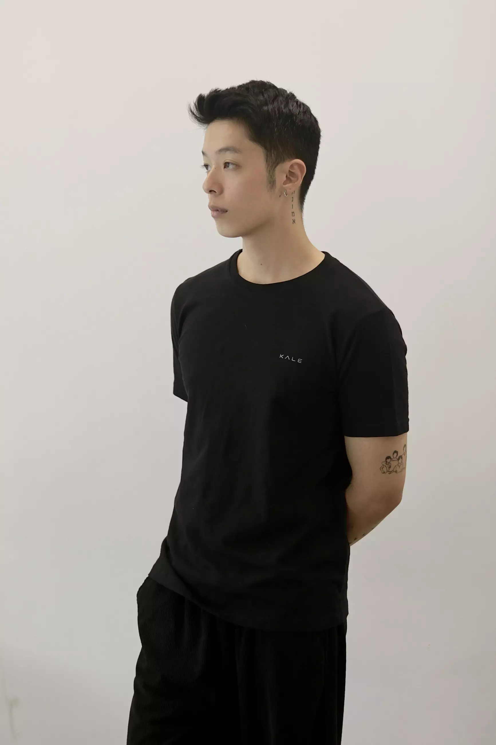 Kale T-Shirt Yovan Black Kaos Polos Hitam Pria Wanita Unisex Casual Men