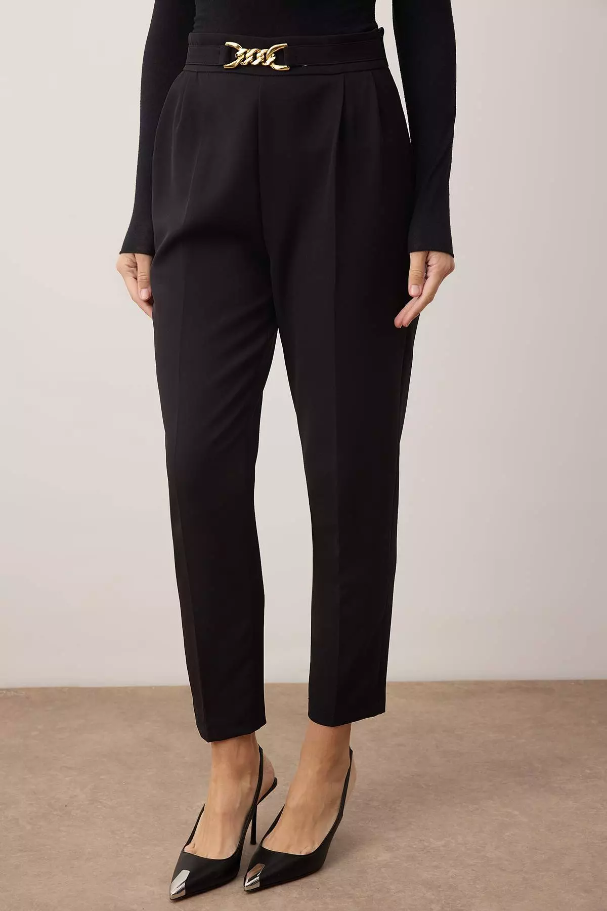 Black Carrot Mold Buckle Detailed Trousers Twoaw26Pl154