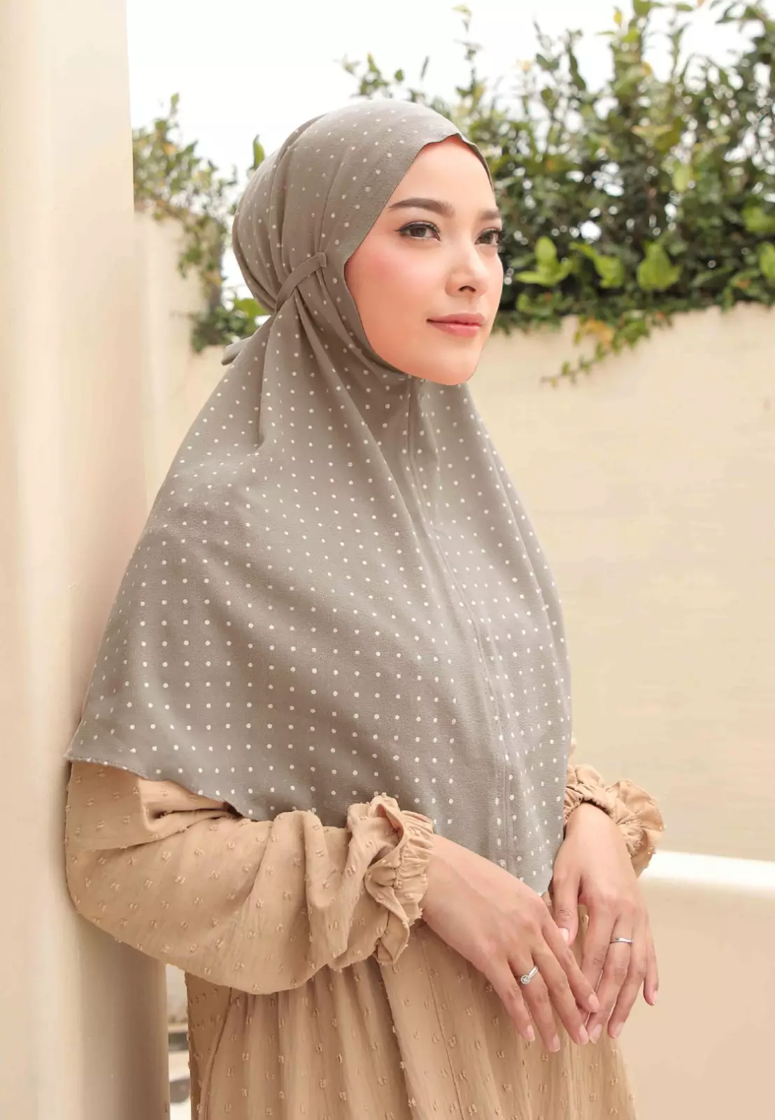 Zelena - Rowena Bergo | Hijab Instan Tali | Kerudung Motif - Warm Latte