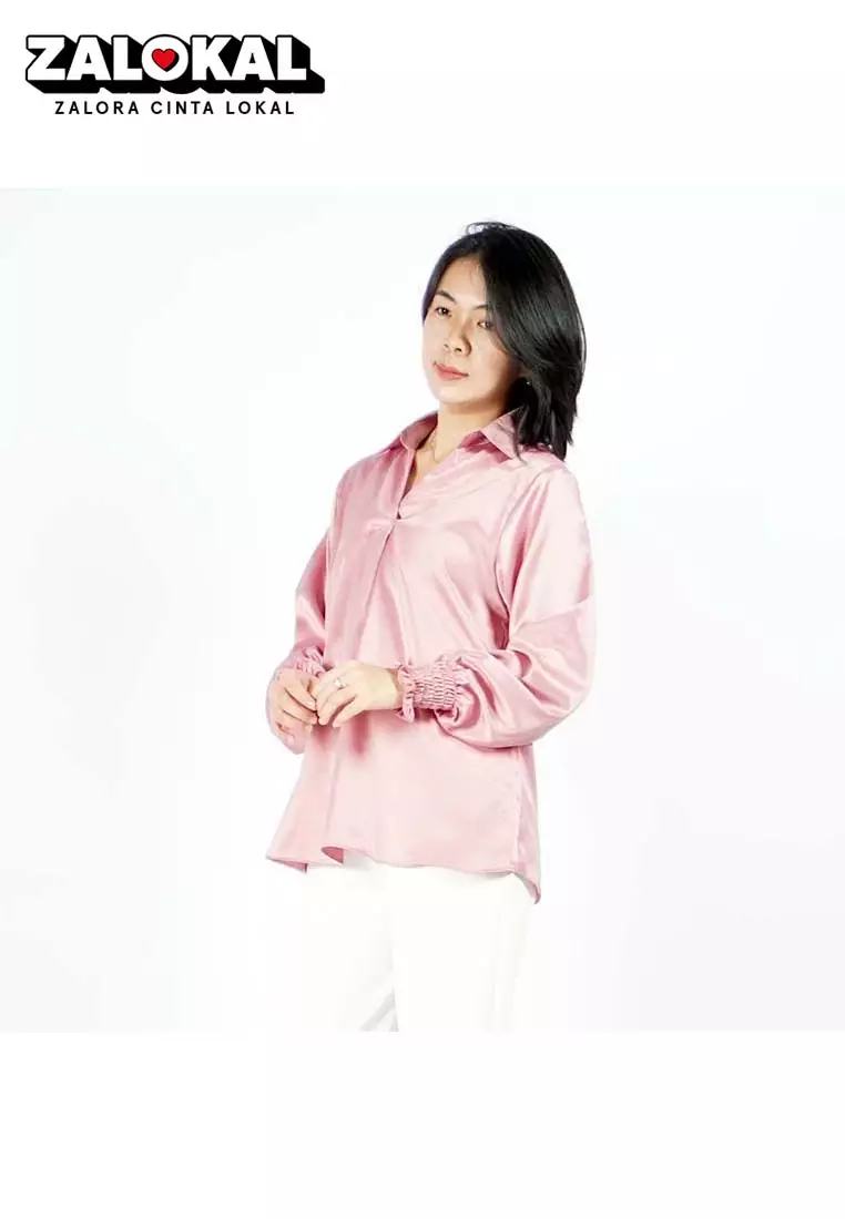 Jual Okechuku Okechuku SAFIRE Top Satin Blouse Satin Gaya Korea Blus Elegan  Krah V - Dusty Rose Original 2023 | ZALORA Indonesia ®