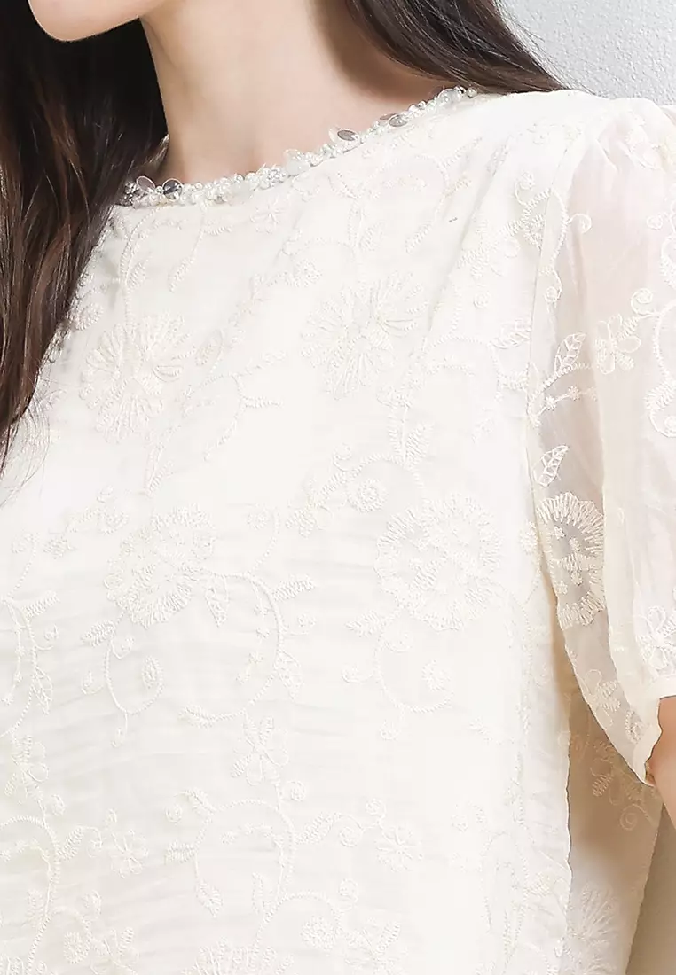 S/S Embellished Flo Emb Blouse