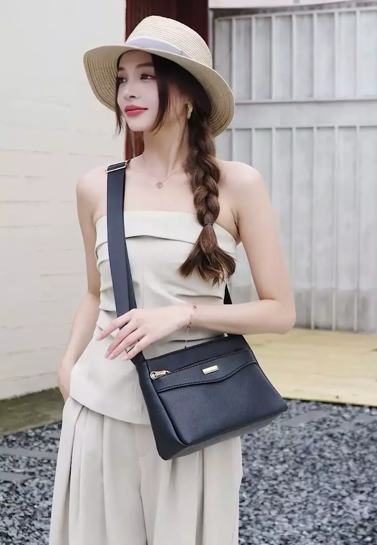 Women's Sling Bag / Crossbody Bag - Black