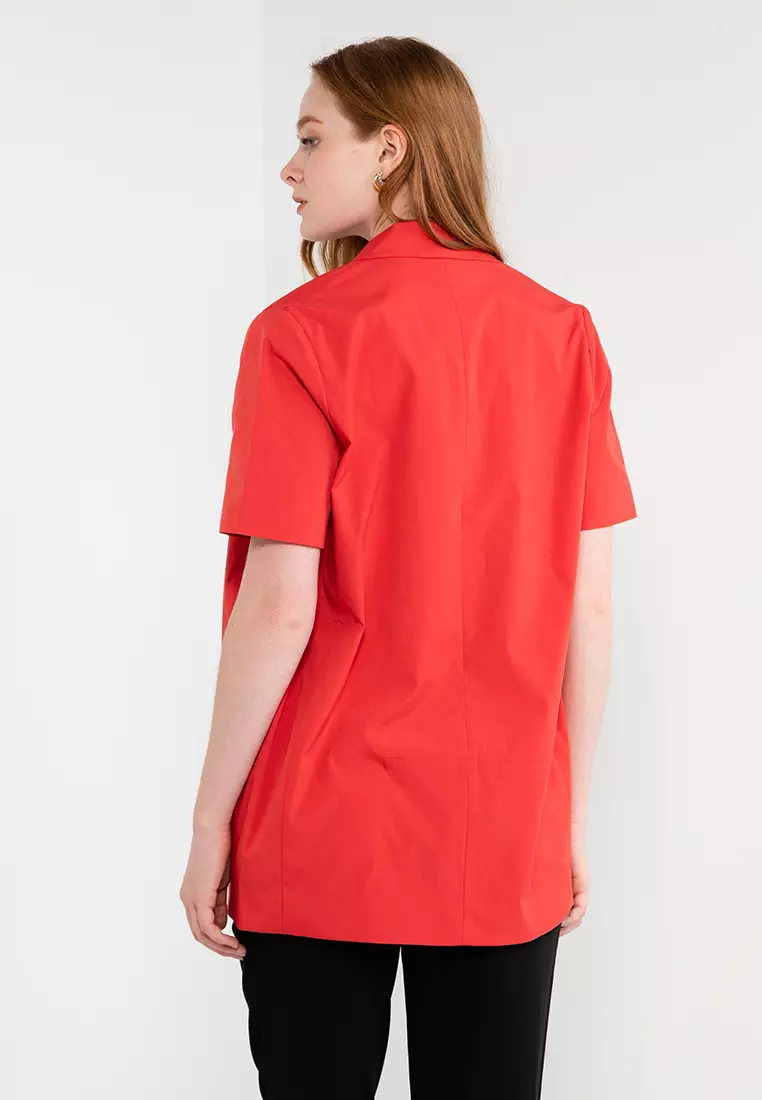 Red short outlet sleeve jacket