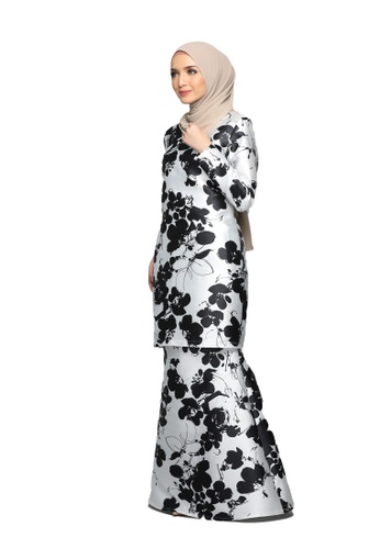 Buy Che Puteh Kurung from Emanuel Femme in Black and White and Multi at Zalora