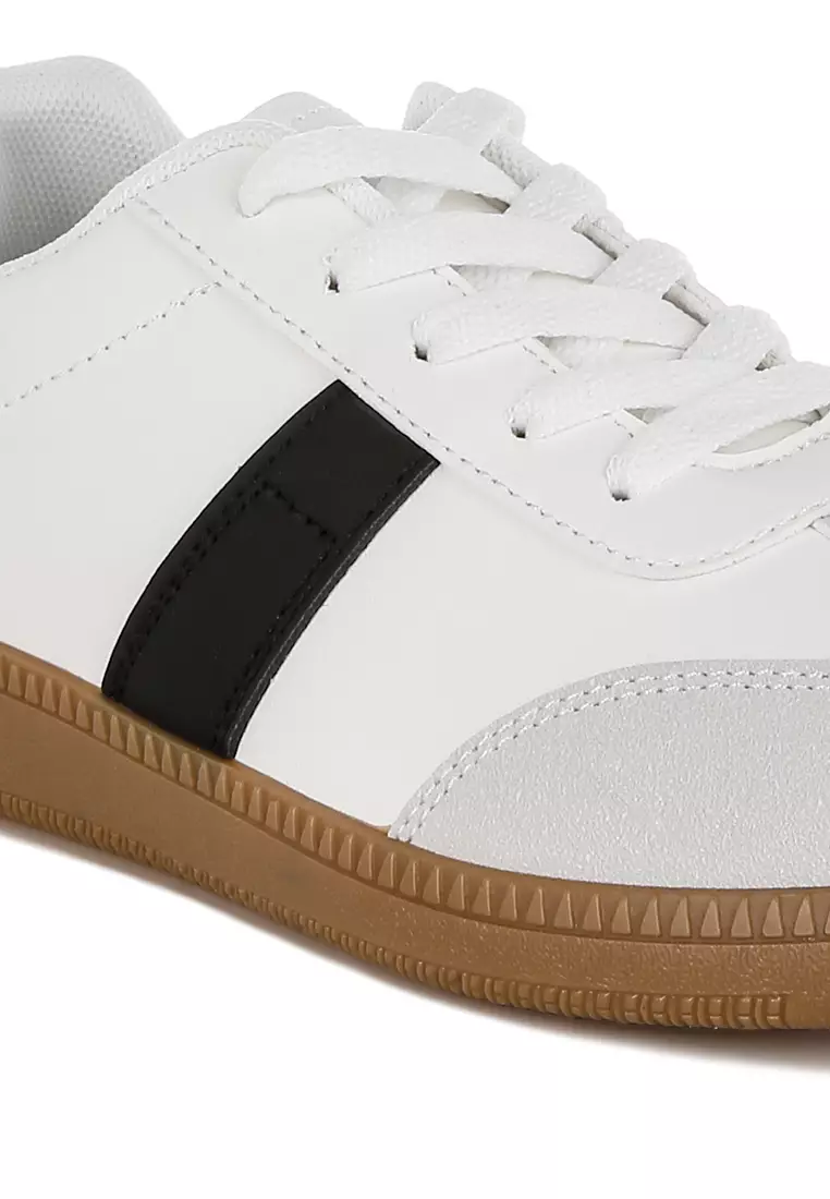 Sepatu Kets Platform Bertali Klasik Warna Putih