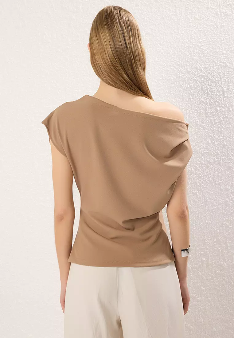 Stone Gather/Drape Detailed Flowy Asymmetric Collar Knitted Blouse TWOSS25BZ00024