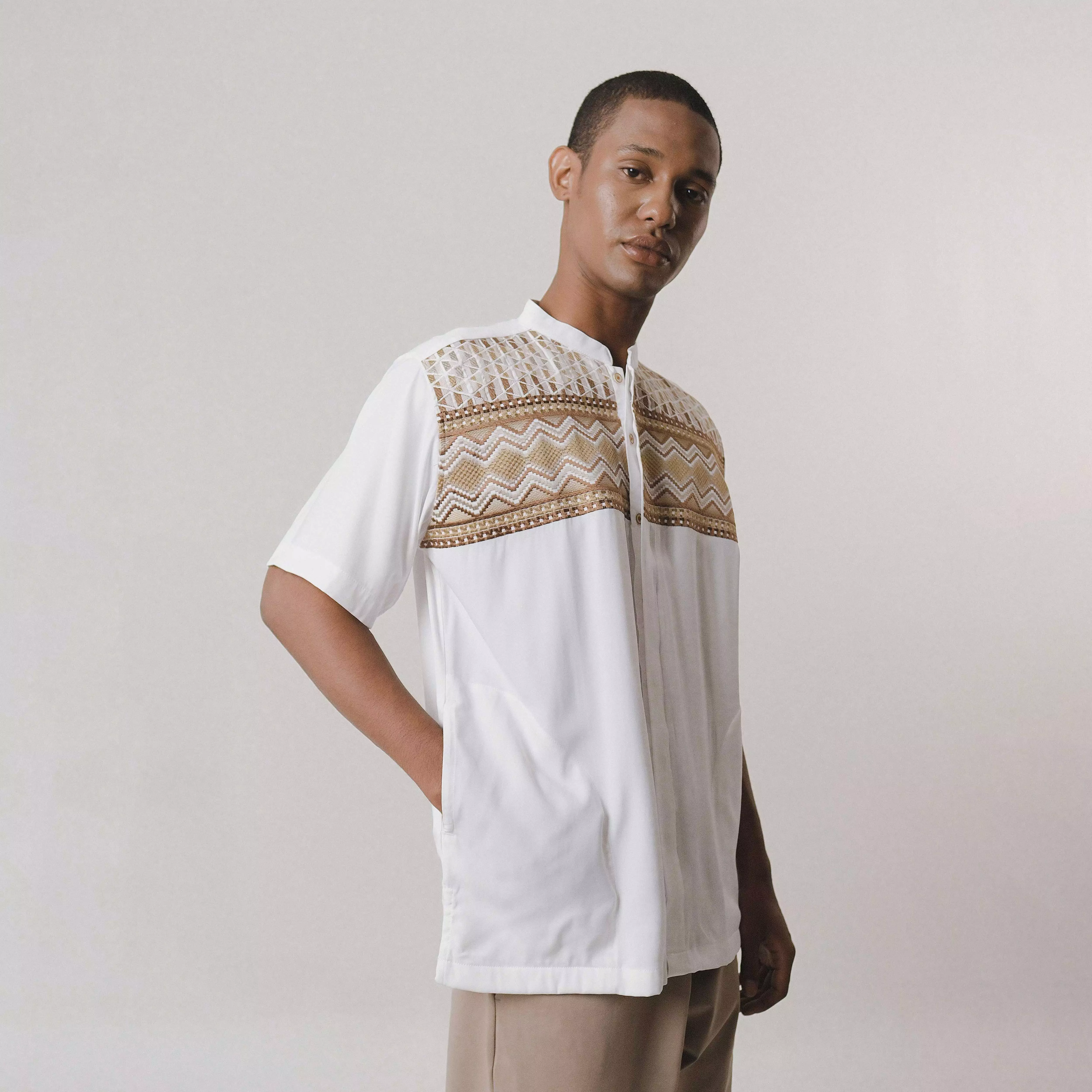 LARUSSO Dawn of Time - Kemeja Koko Bordir Lengan Pendek Pria - Wave Brown