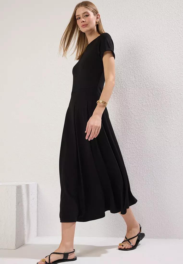 A Line/Flare Cut Midi Dress