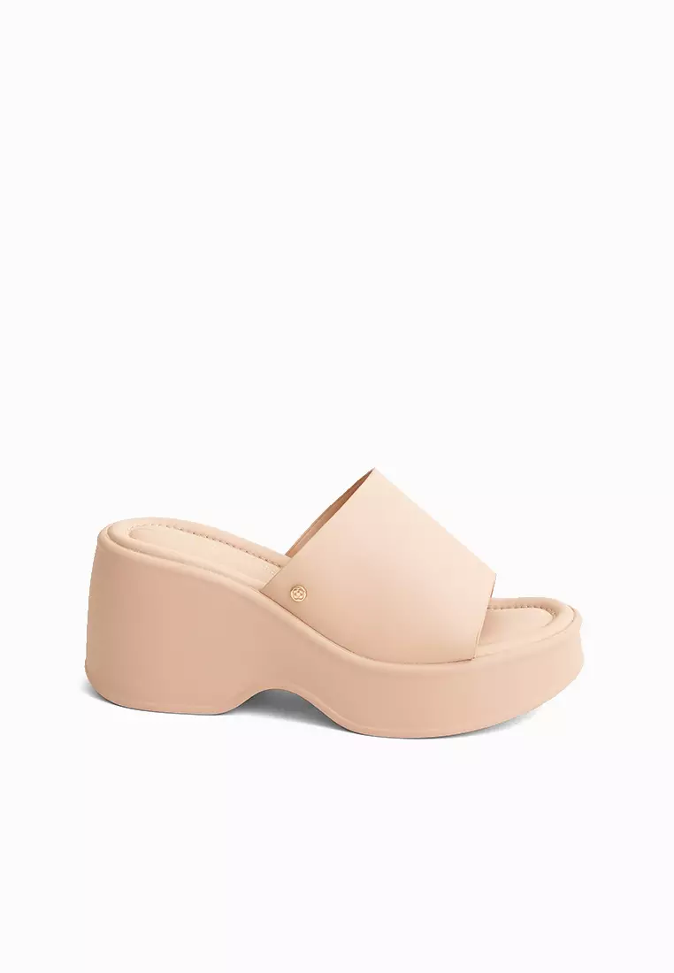 Discount on Cln  shoes - SKU: Bangkok Wedge Slides