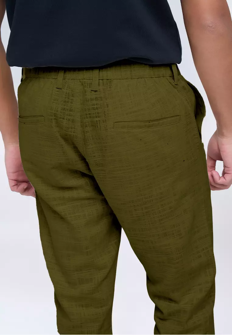 MANZONE - Celana Panjang Pria Tran 2 Reguler Fit - Olive Warna Olive