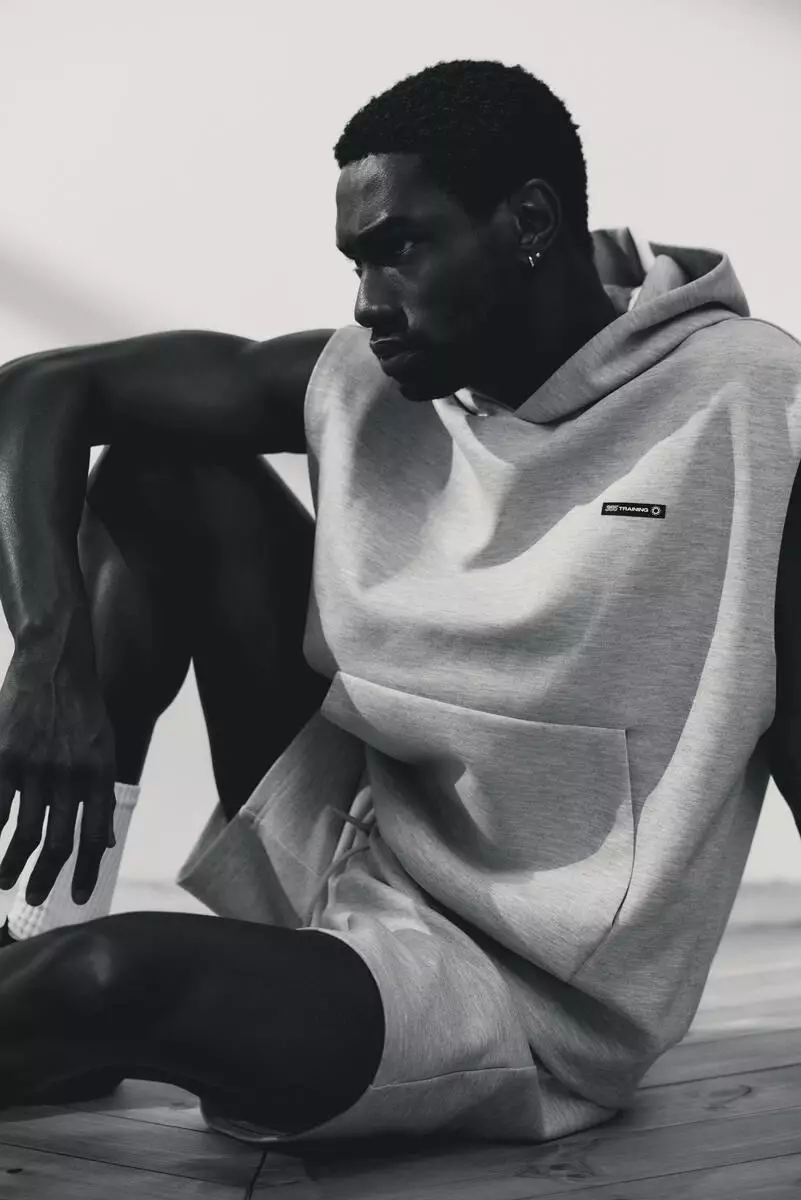 Sleeveless Sports hoodie with DryMove™