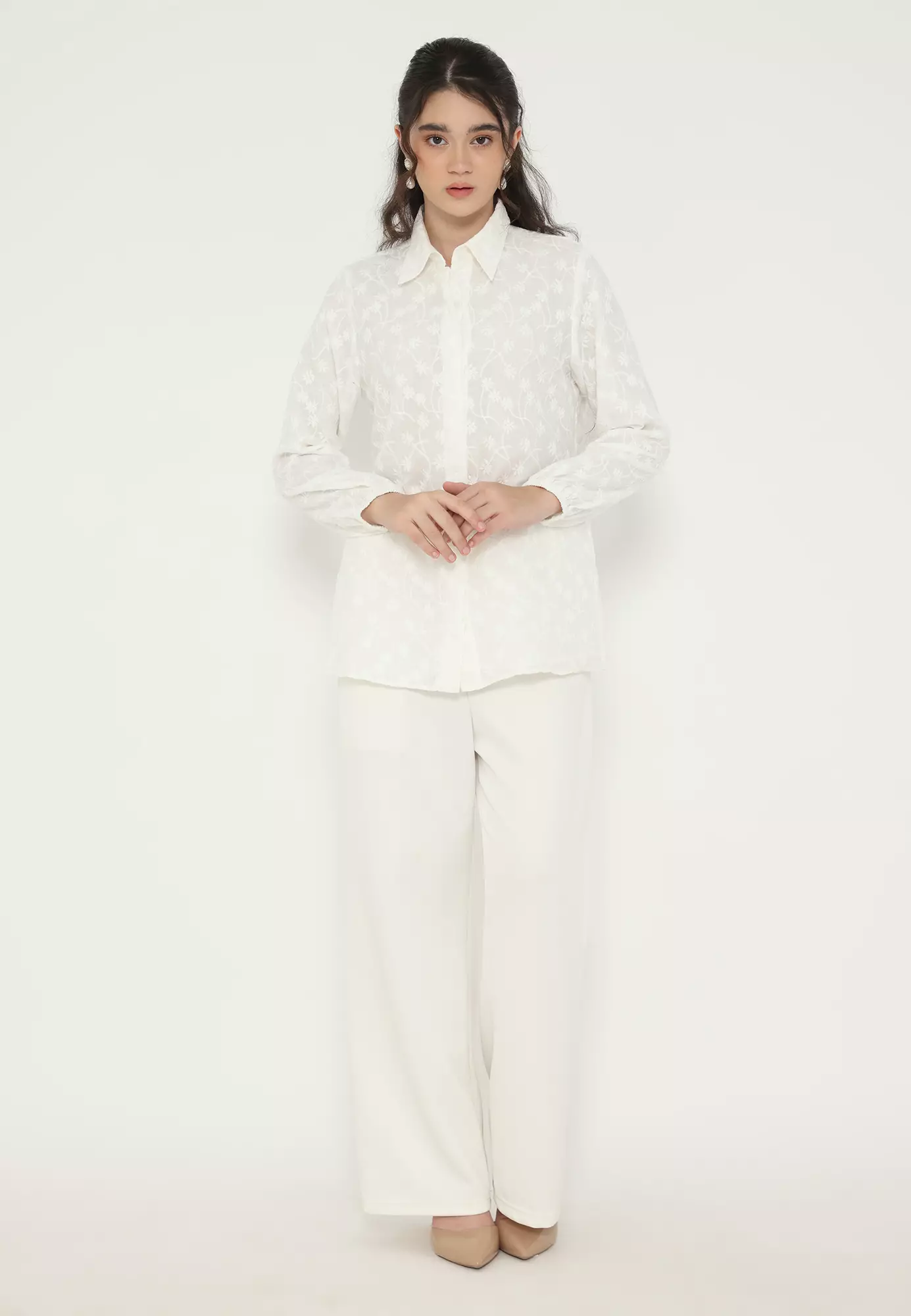White Daisy Embroidered Shirt In Broken White By Brilliant Girl Warna PUTIH