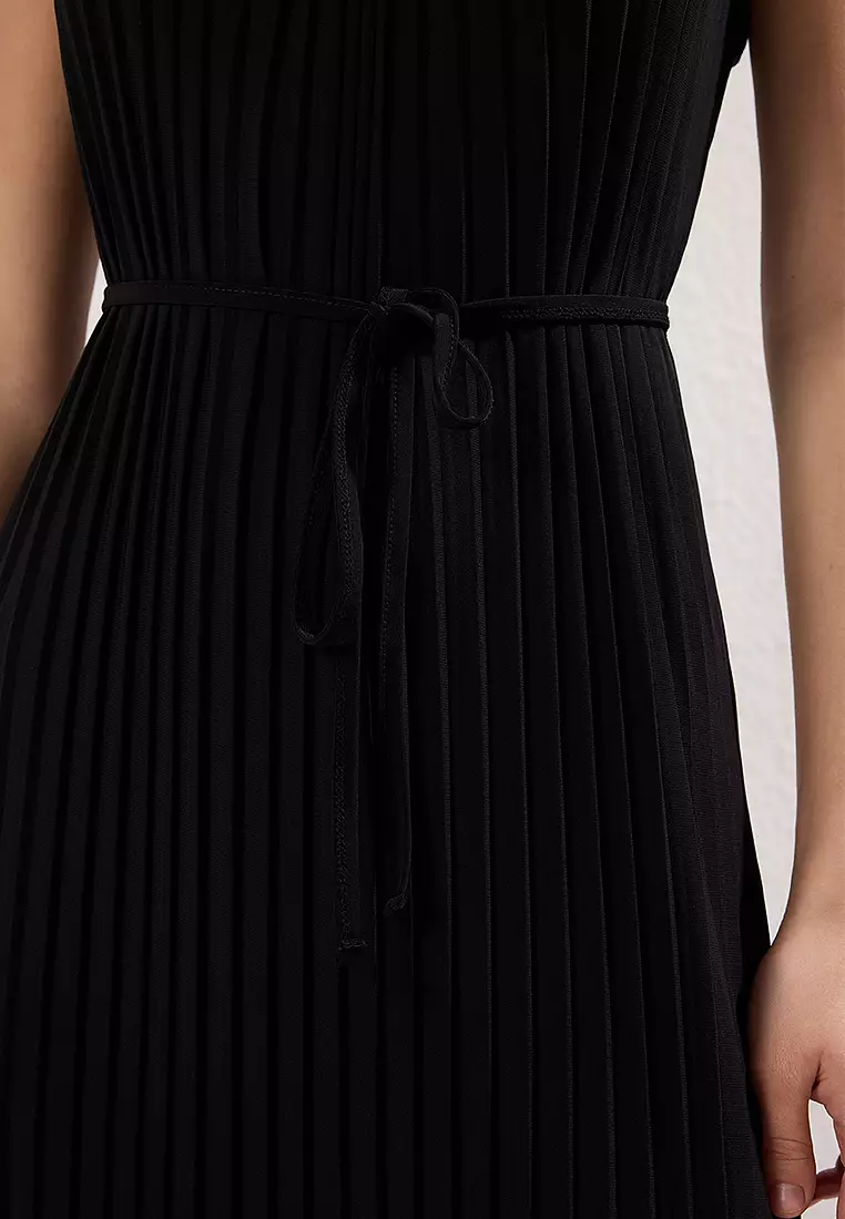 Black Plain Maxi Stand Collar Pleated Skater/Waist Open Knit Dress