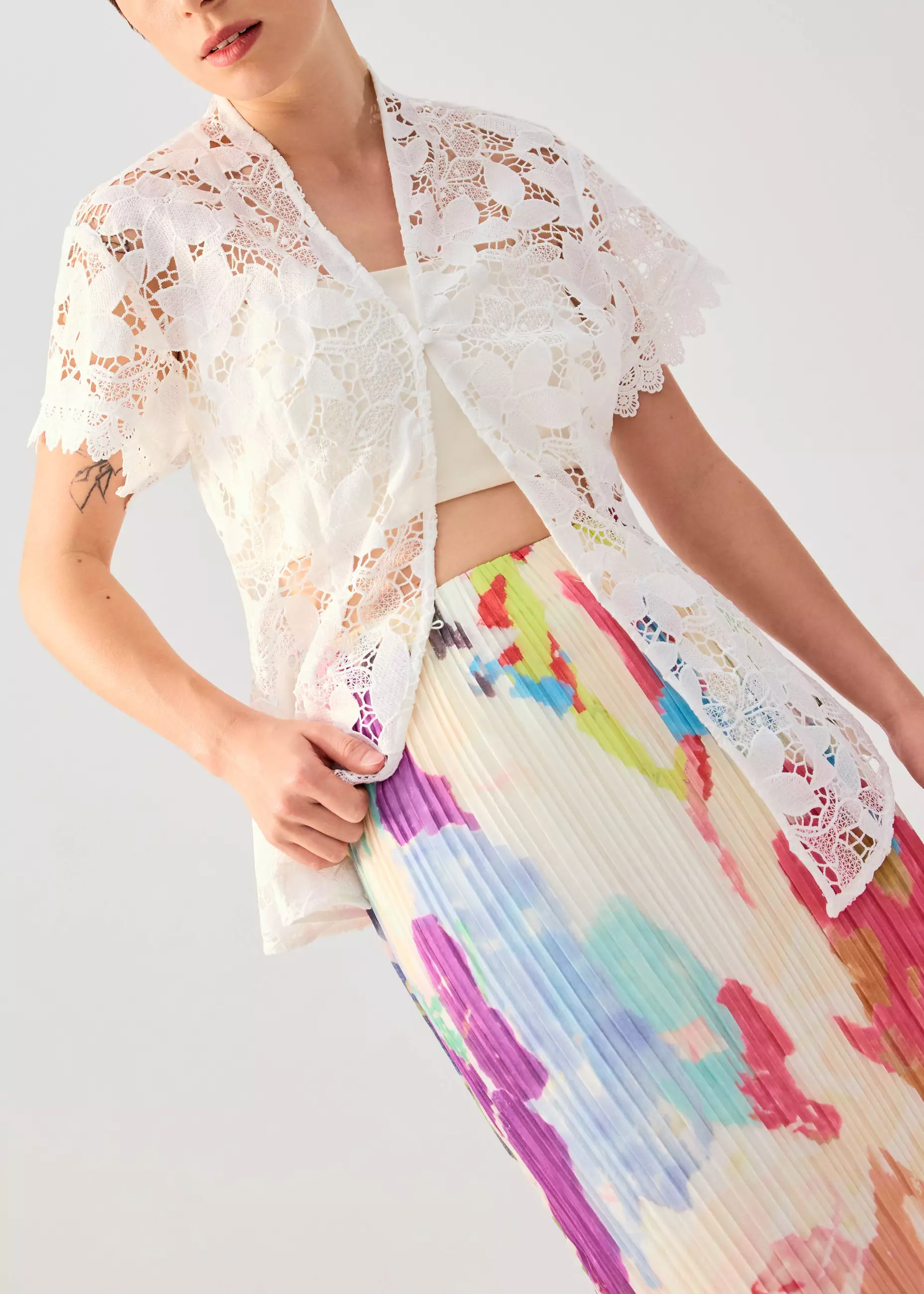 Atasan Wanita - Floral Lace Kebaya Top