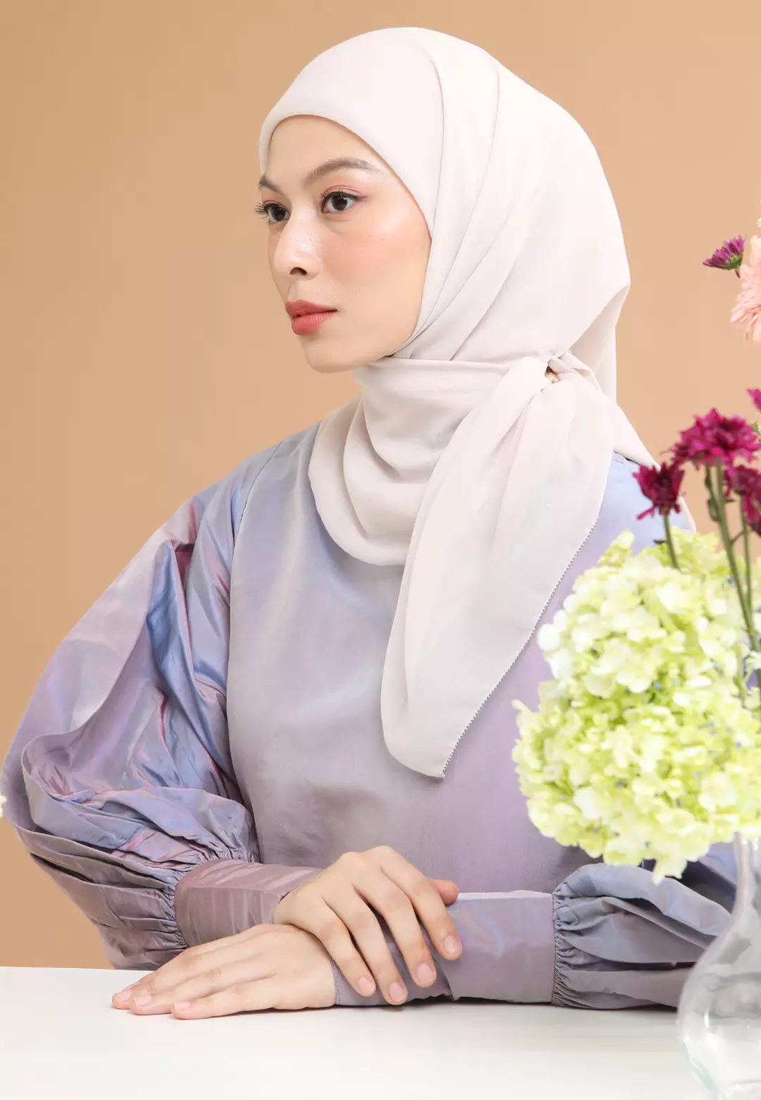 HijabChic Zelda Cream Scarf - Kerudung Paris Premium Polos Segi Empat Tegak Eyelash Emblem
