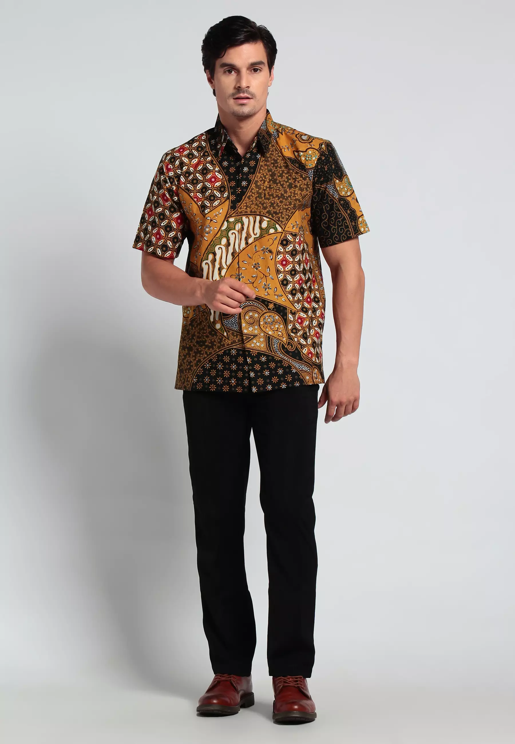 Wisanggeni lengan pendek slimfit