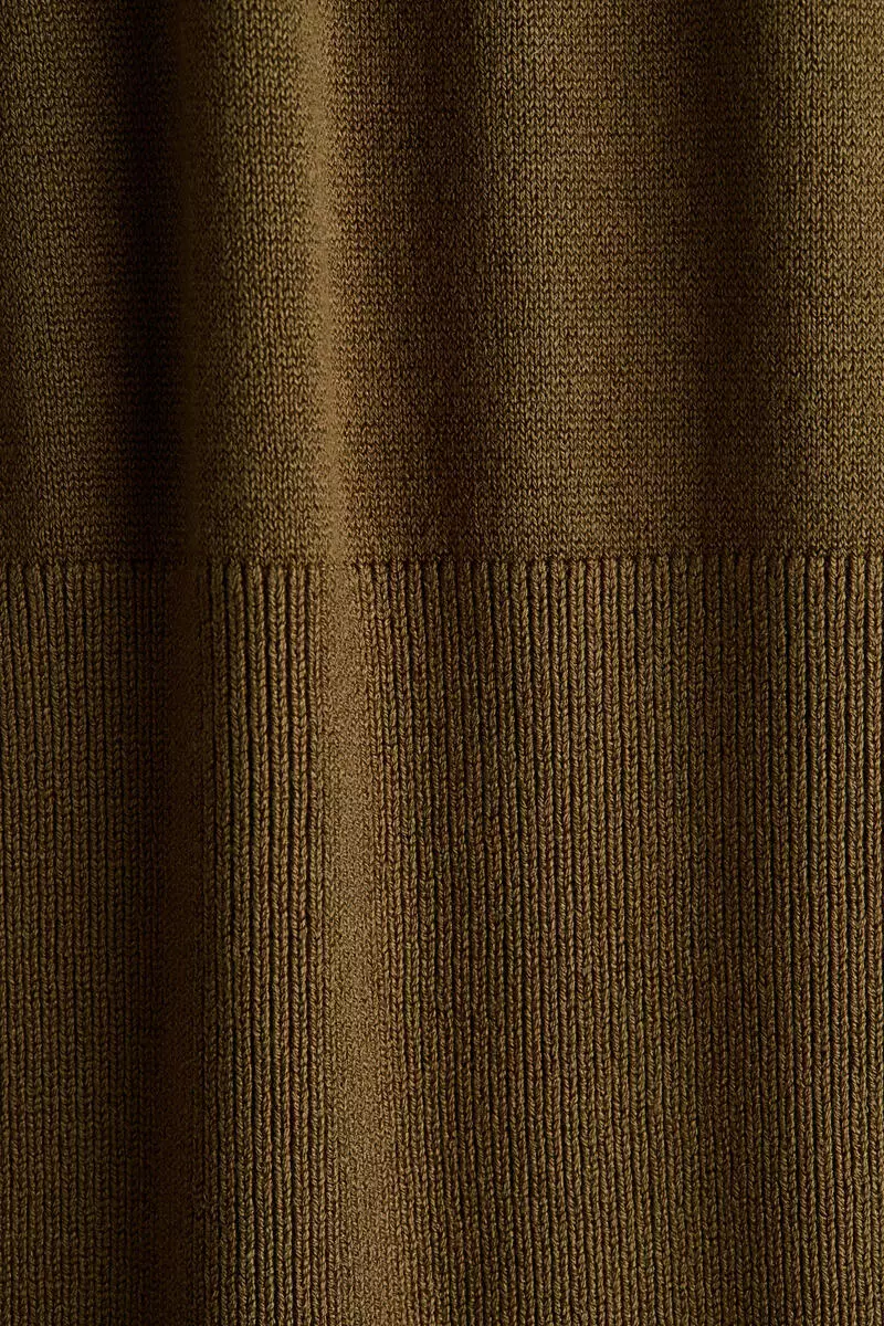 Fine-knit one-shoulder top
