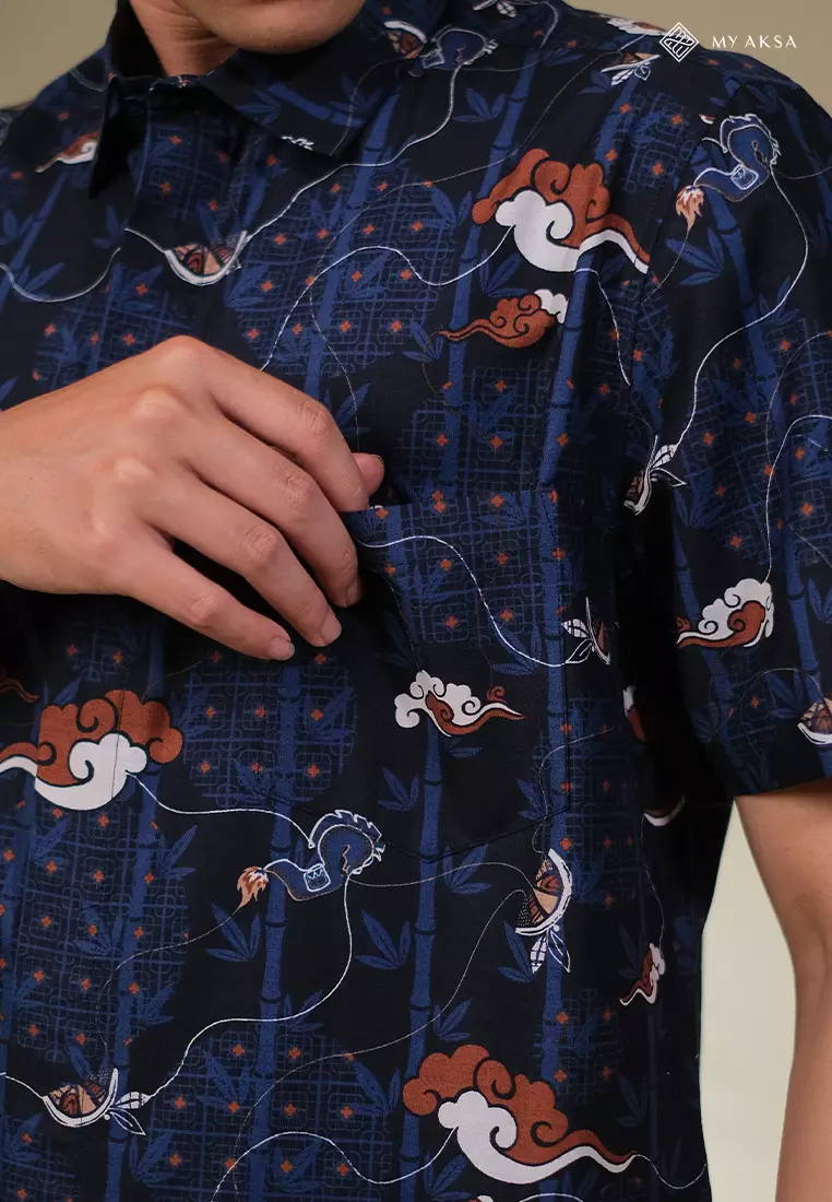 My Aksa Batik  Pria Kemeja Pendek Slimfit Pelana Navy