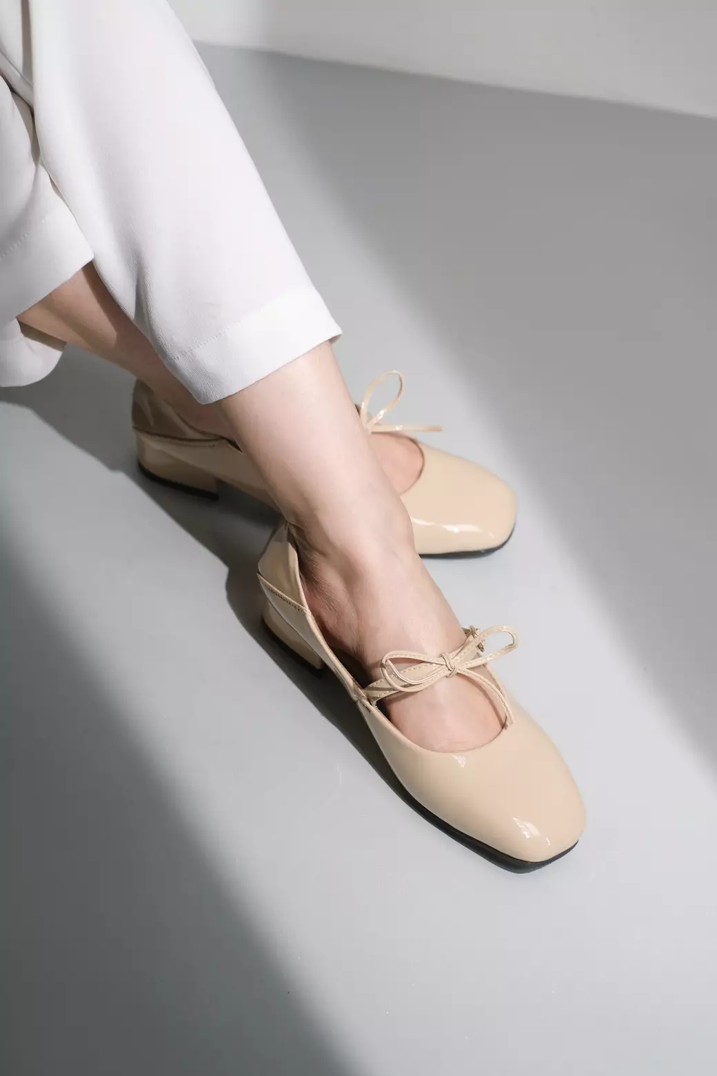 Amelia Women Mary Jane Pump Court Shoes with Bow Foldable Back