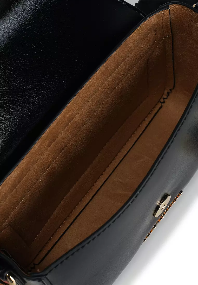 Heart-Closure Crossbody Bag (tr)