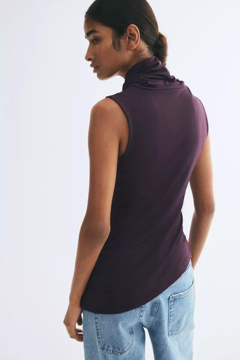 Fitted roll-neck top