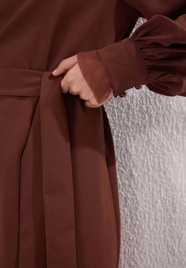 Brown Stand Collar With Belt Detail Woven Dress Tctss24Eb00174