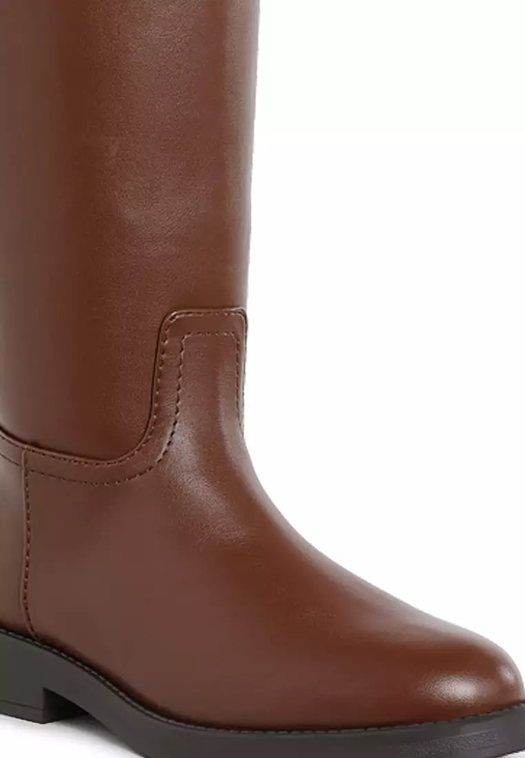 Sepatu Bot Betis Berdetail Rantai Logam Warna Tan