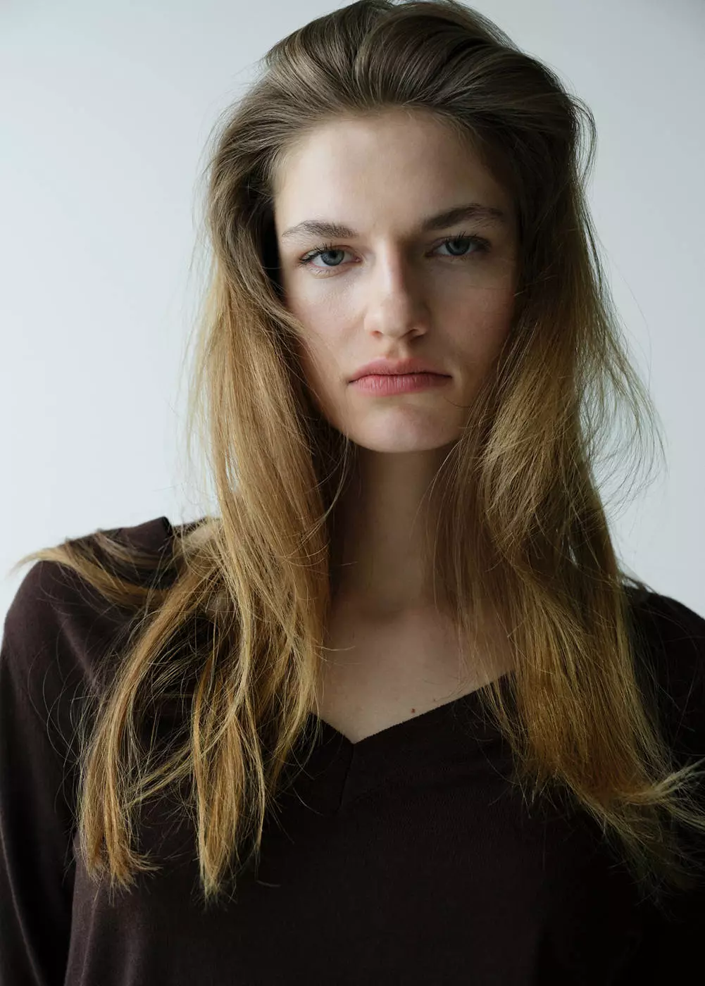 Sweater rajut kerah V