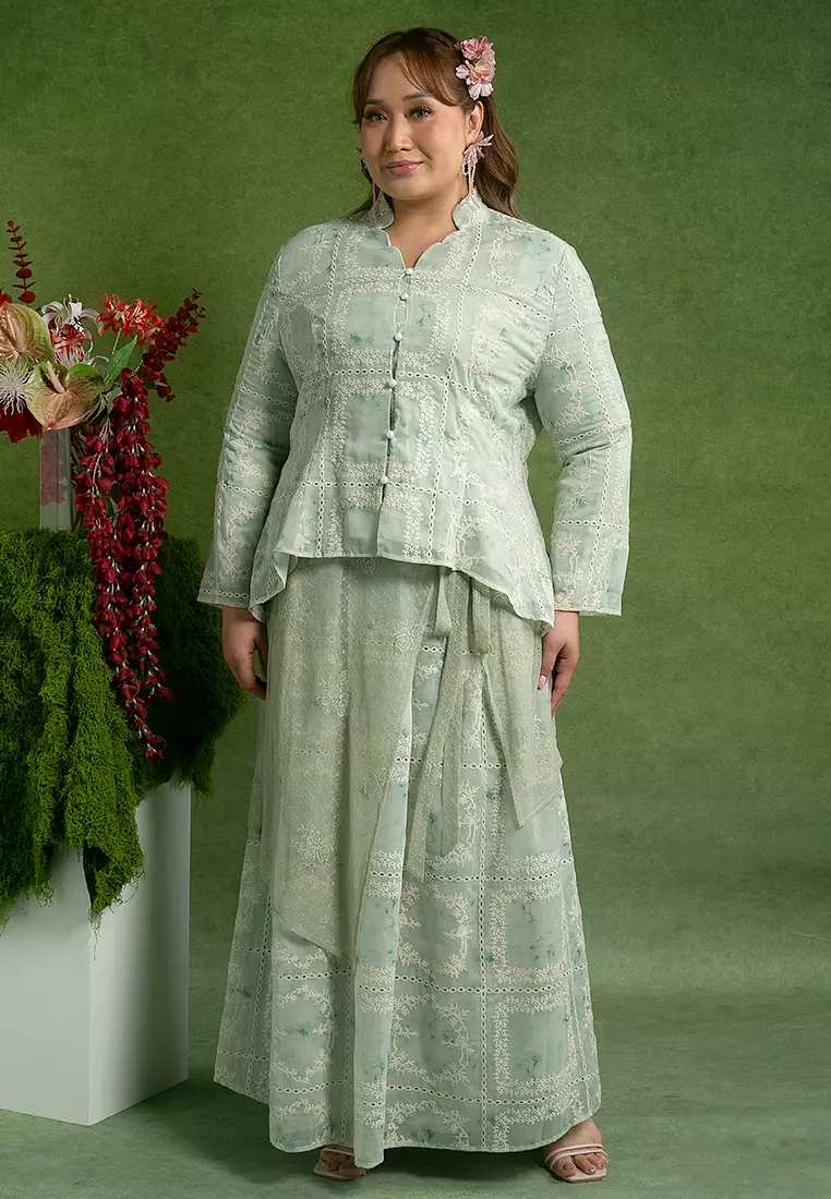 Zephnie Plus Embroidered Set with Flare Skirt