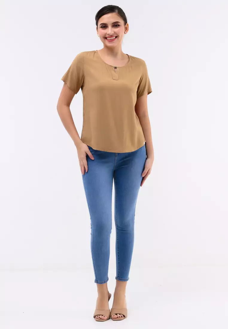 Short Sleeves Round Neck Blouse
