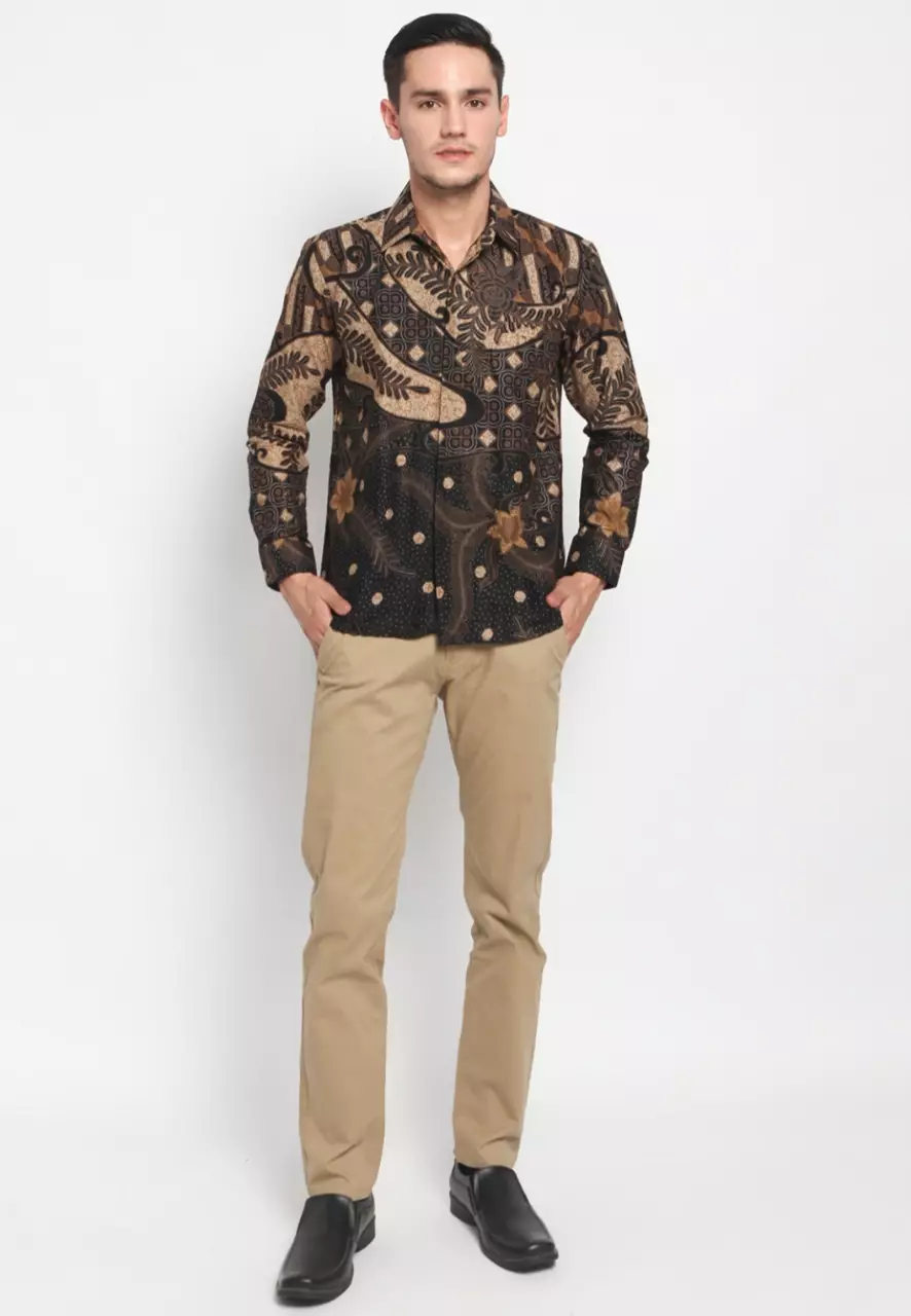 Kemeja Batik Pria Premium Slimfit Elegant Modern Lengan Panjang Kuwera Coklat