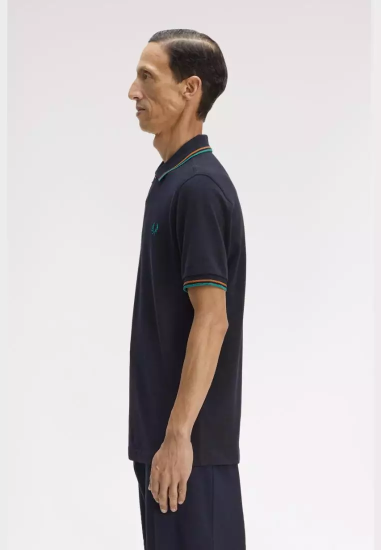 Fred Perry M1588 Twin Tipped T-Shirt (Navy / Dark Caramel / Sport Green)