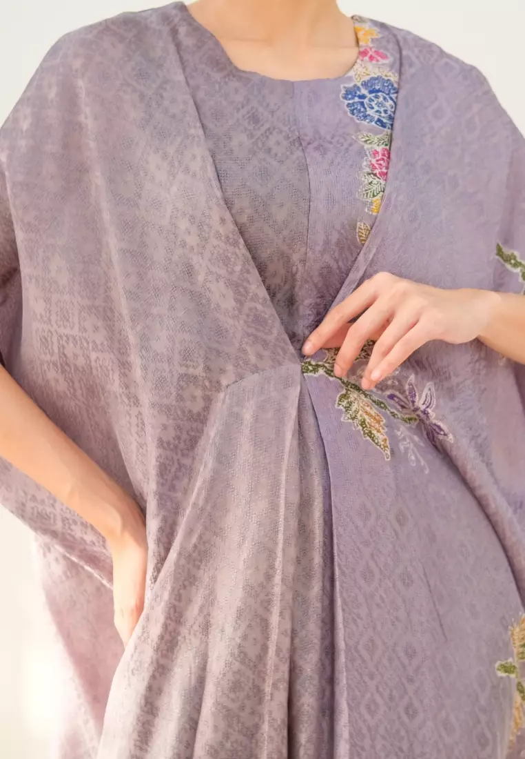 RINJANIE BATIK - Kaftan Batik Wanita - Kaftan Syariah - Lavender - OOTD Lebaran - Batik Encim Peranakan Premium