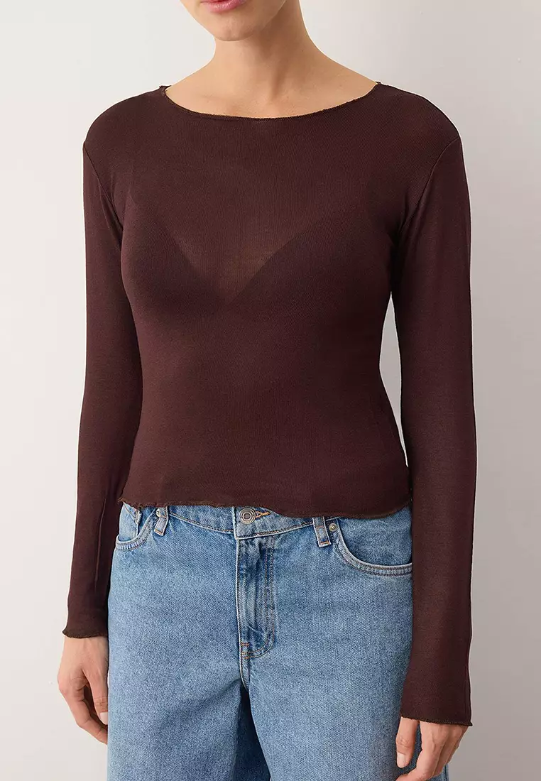 Body-Fitting Knitted Blouse
