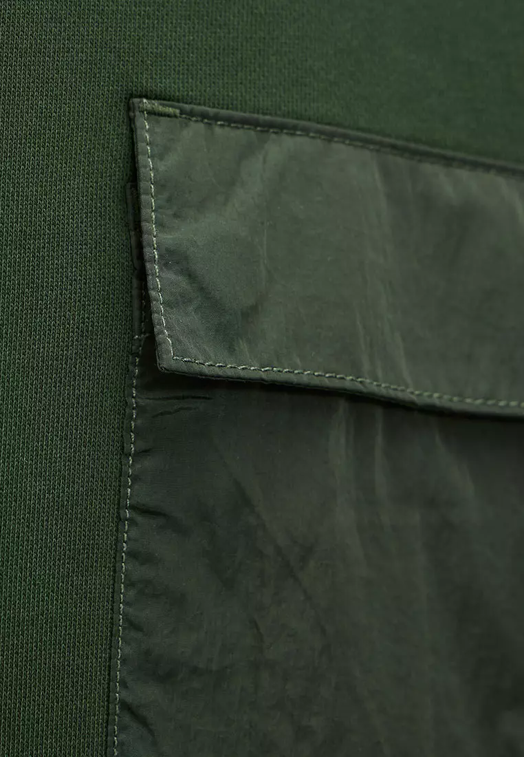 MENS BLACK FOREST NEVE CREW WITH PARACHUTE POCKET