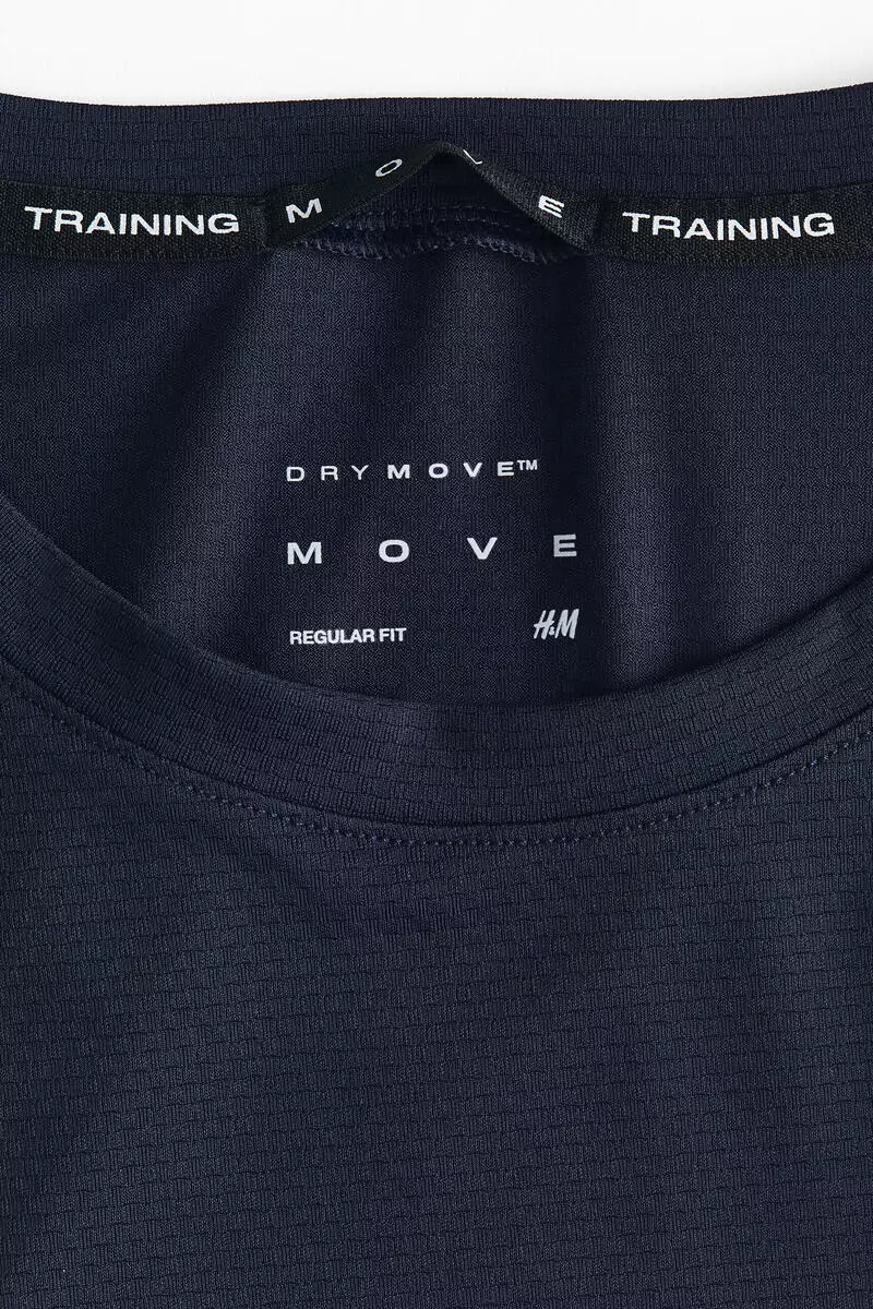 Muscle Fit Sports top with DryMove™