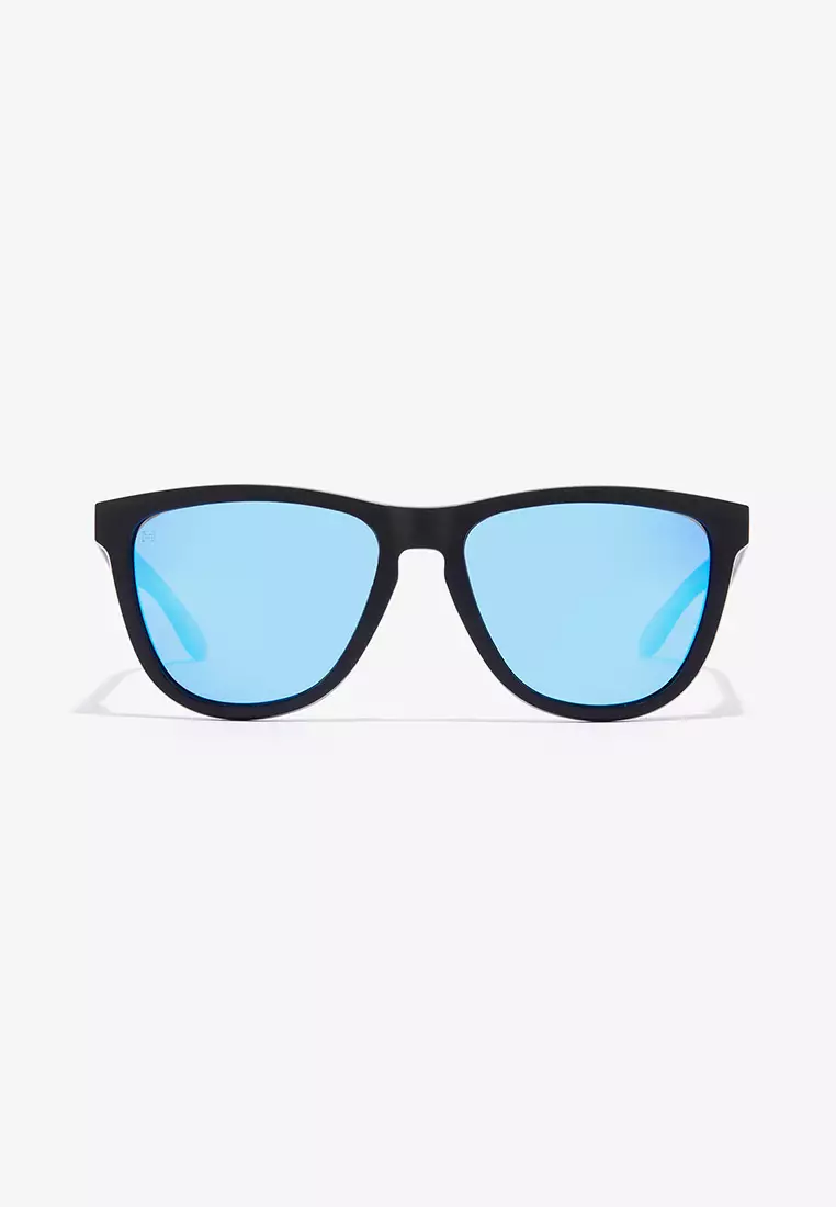 HAWKERS POLARIZED Black Sky ONE RAW. Sunglasses for Men and Women, Unisex. UV400 protection. Official product designed and made in Spain. HONR21BLTP