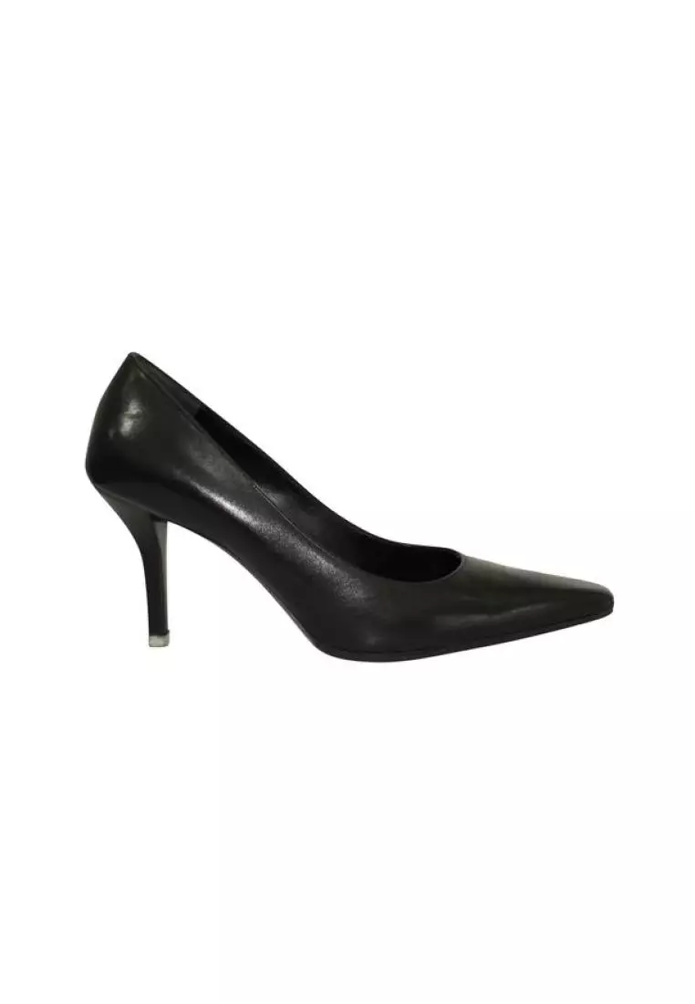Gucci black pumps top