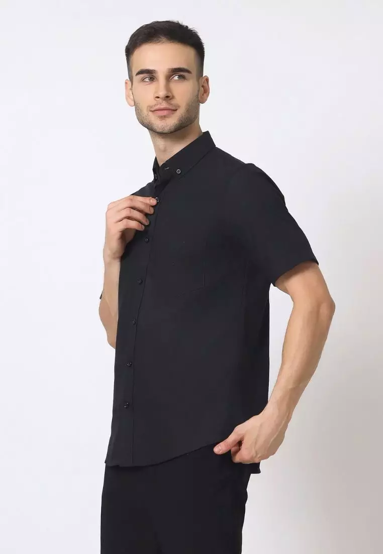 Cotton Well Ben Short Sleeve Oxford Shirt Black | Kemeja Pria Lengan Pendek Basic Polos Hitam