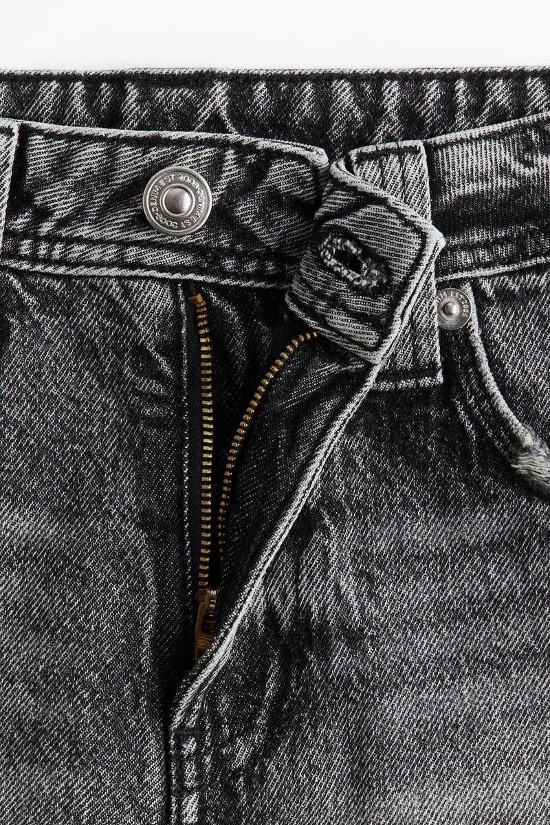Frayed denim shorts