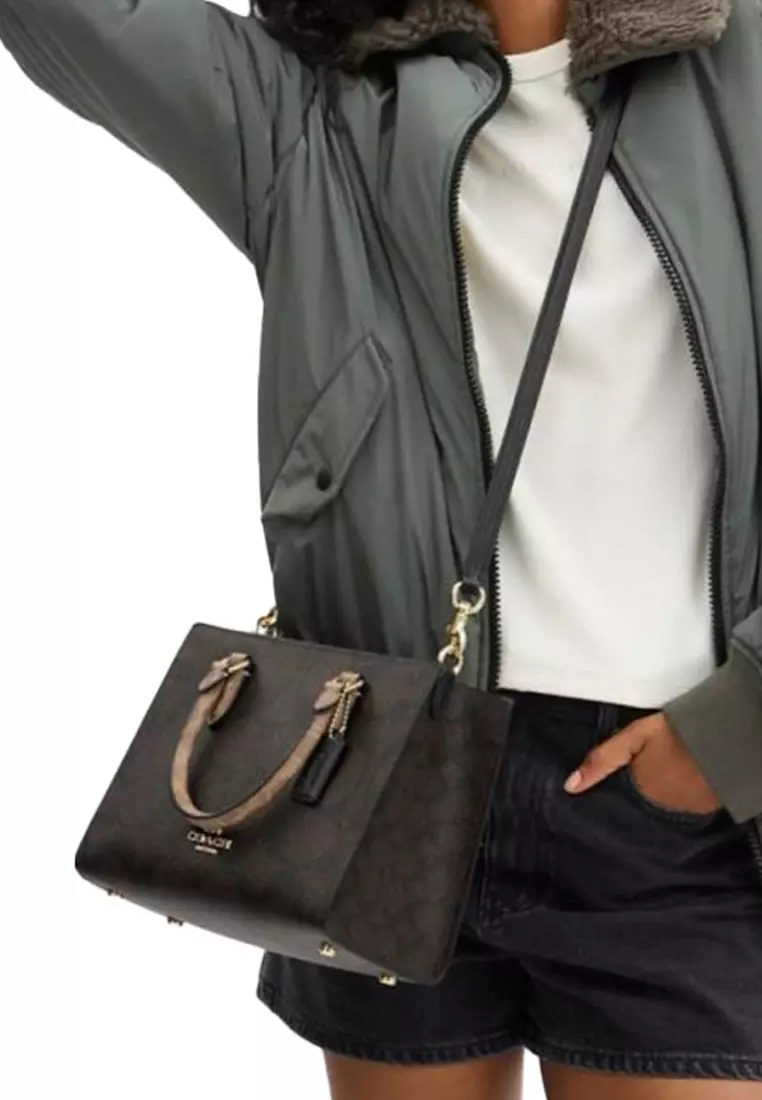 Maggie Small Tote Bag In Blocked Signature Canvas CY676