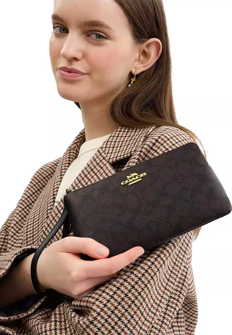 coachあり Buy Coach Large Corner Zip Wristlet In Signature Canvas Walnut