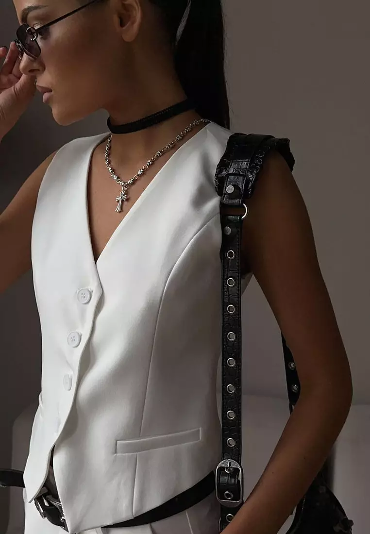 Summer retro fashion V-neck single-breasted vest + straight suit shorts suit K052701W