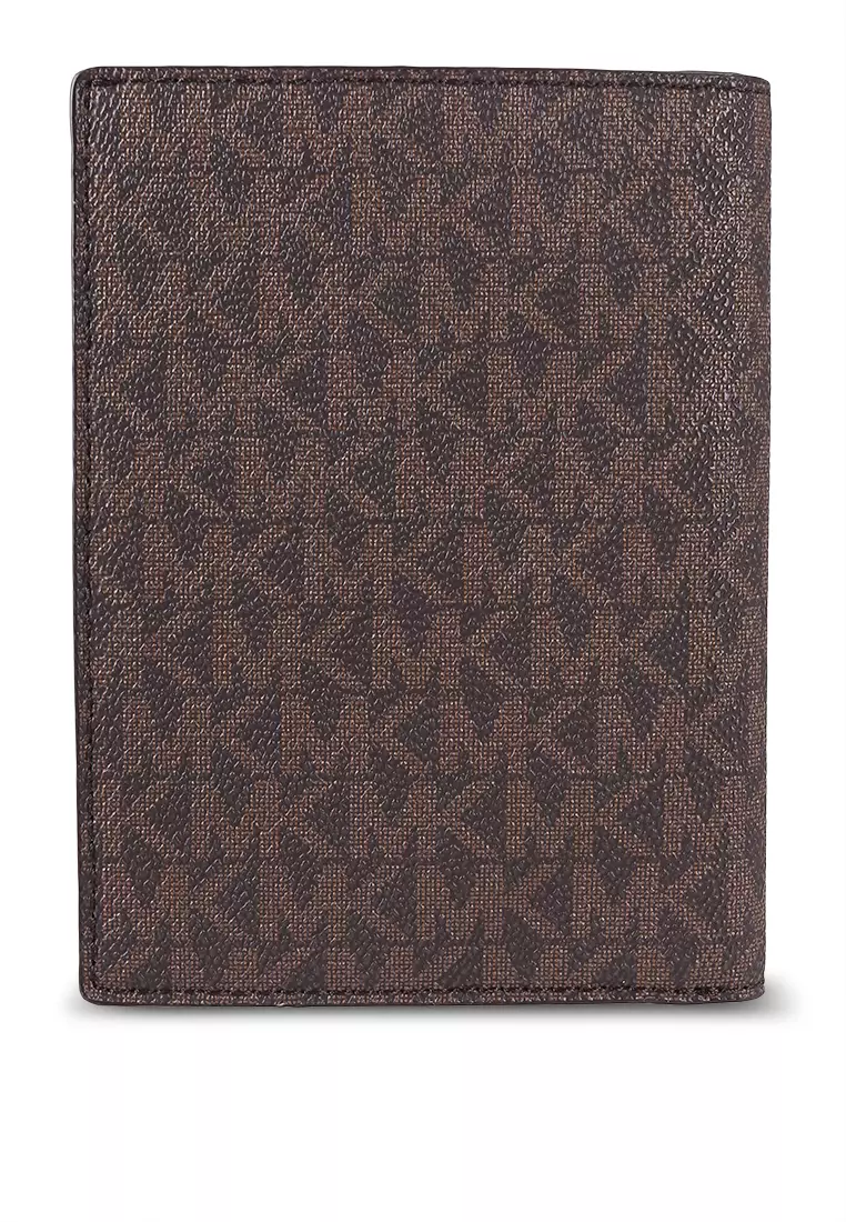 Michael kors passport best sale holder and luggage tag