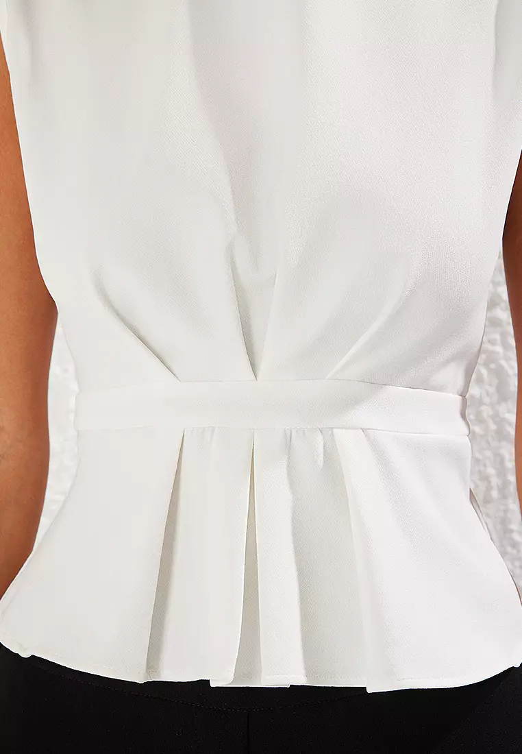 White Woven Crew Neck Sleeveless Blouse